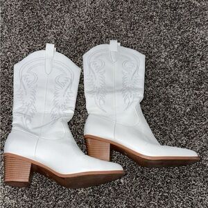 White Western-Style Women's Boots